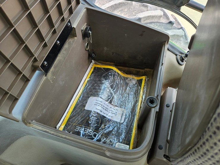john-deere-8285r-image-34