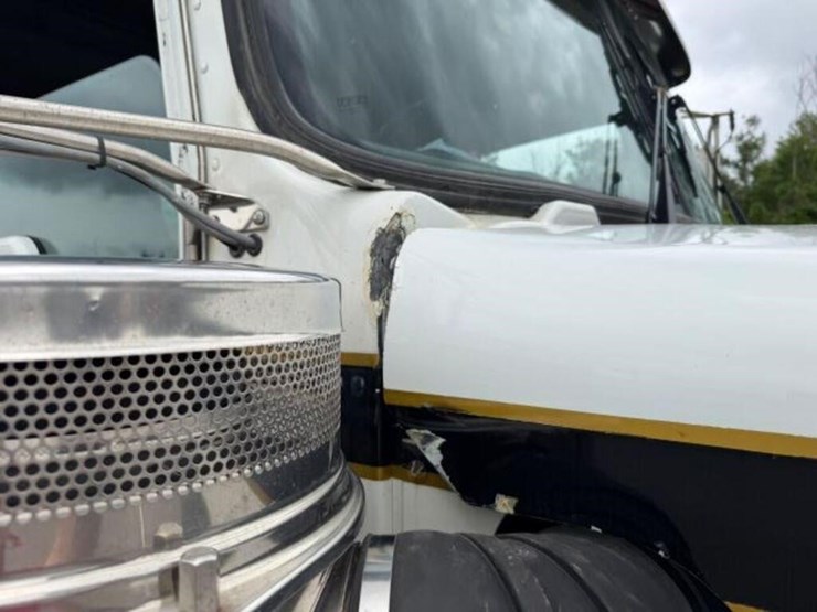 2013-kenworth-w900-image-55