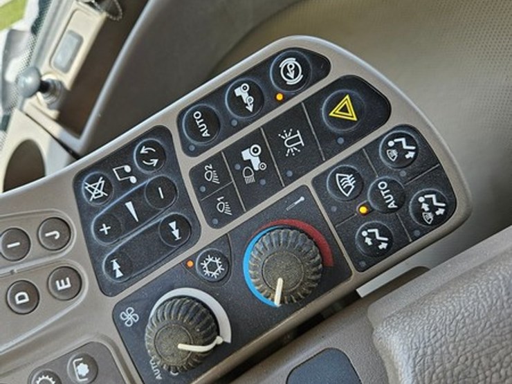 john-deere-8285r-image-42