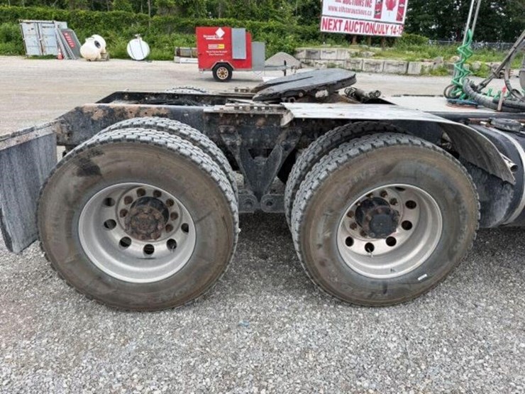 2013-kenworth-w900-image-44