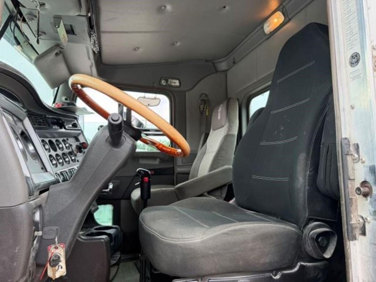 2013-kenworth-w900-image-25