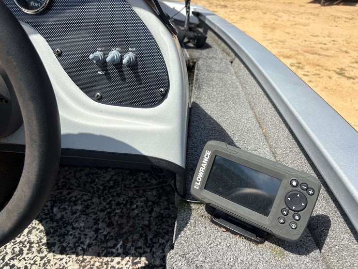 2011-xpress-12'-aluminum-boat-w/yamaha-90hp-outboard-image-17