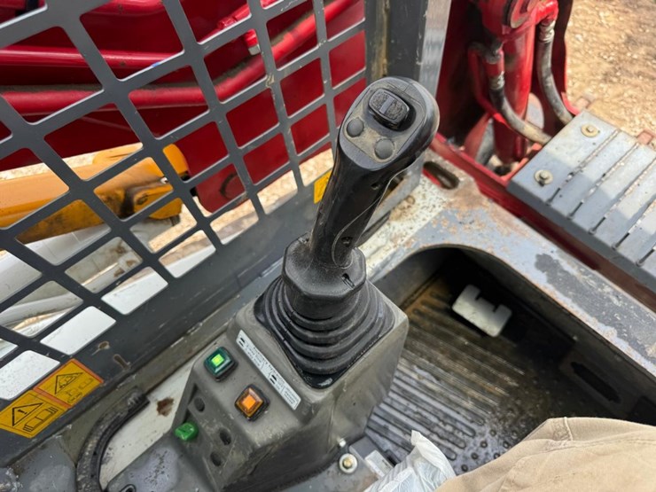 2019-takeuchi-tl8-image-26