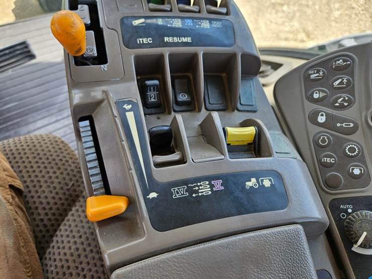 john-deere-8285r-image-36