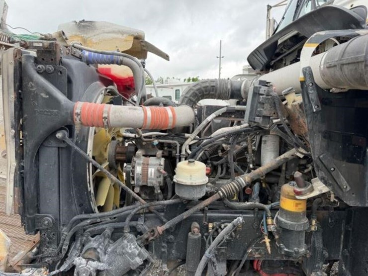 2013-kenworth-w900-image-26