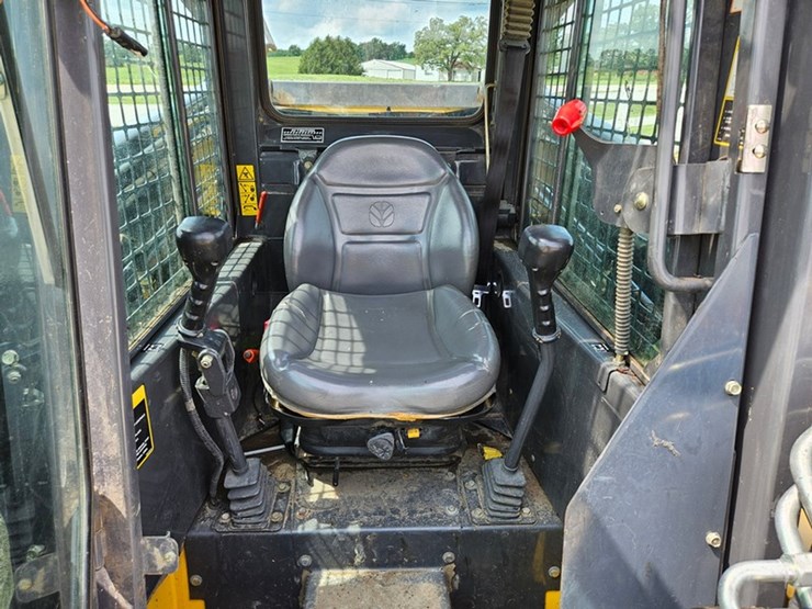 new-holland-ls190-image-32
