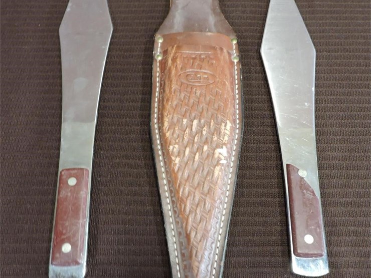case-xx-throwing-knives-in-leather-sheath-image-2
