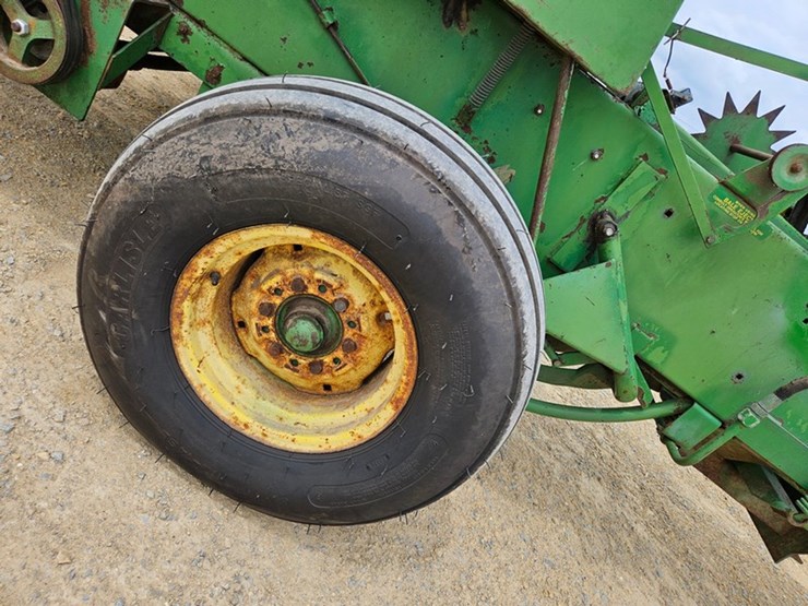 john-deere-336-image-28