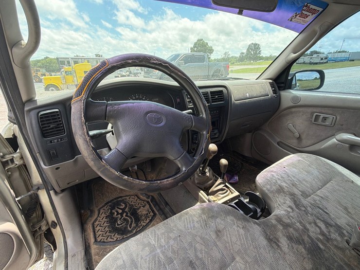 2004-toyota-tacoma-image-11