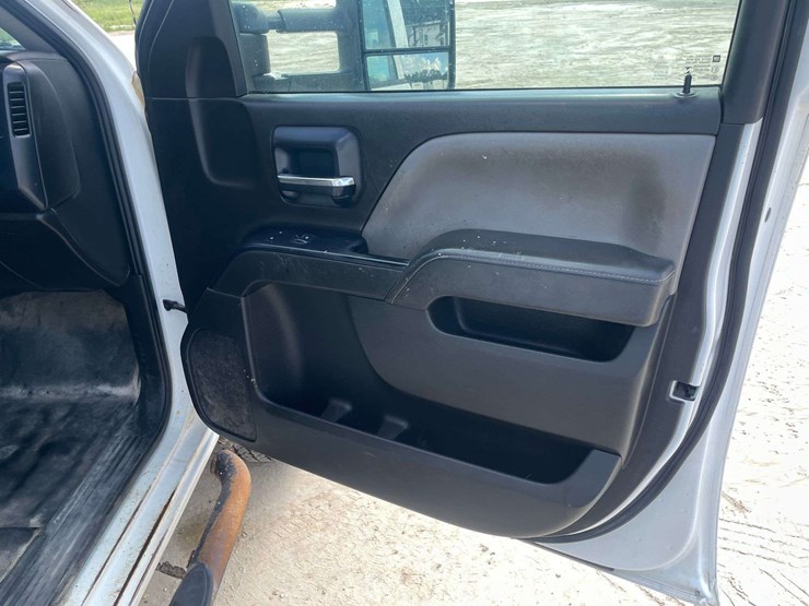 2015-chevrolet-silverado-2500-image-17