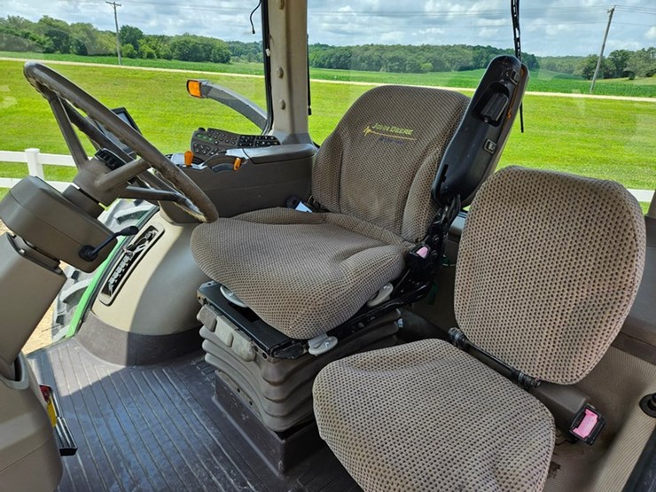 john-deere-8285r-image-45