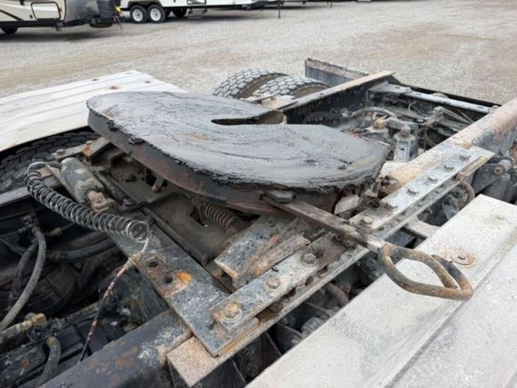 2013-kenworth-w900-image-38
