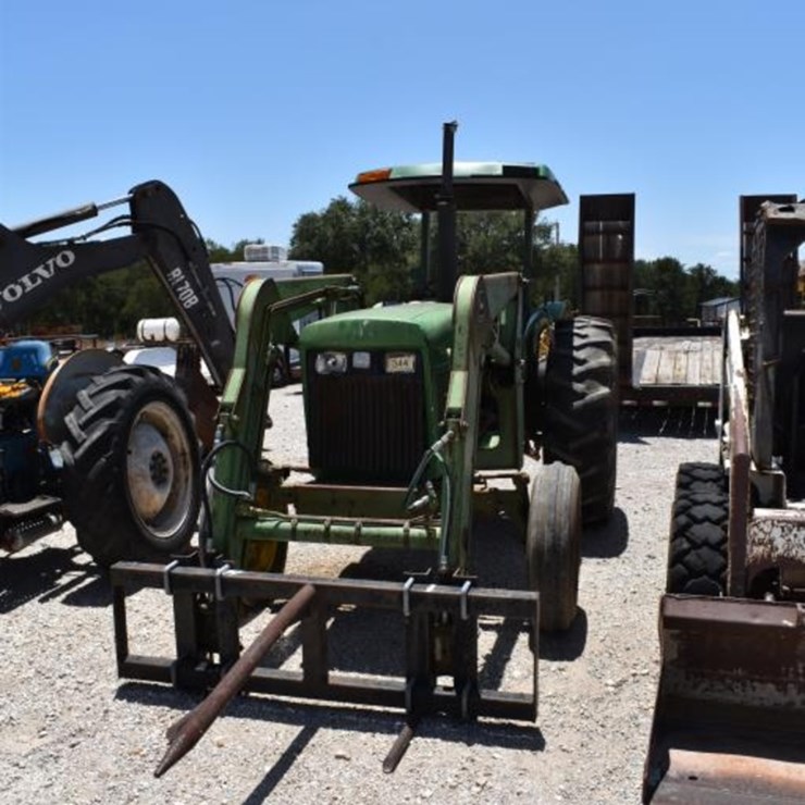 JD 1650 TRACTOR W/ JD LOADER (SERIAL # CH1650A001871) (SHOWING APPX 2,518 H