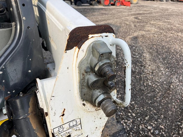 2022-bobcat-t550-image-12
