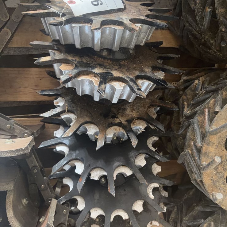 Row cleaner wheels ( set of 7 Yetter brand)new never used
