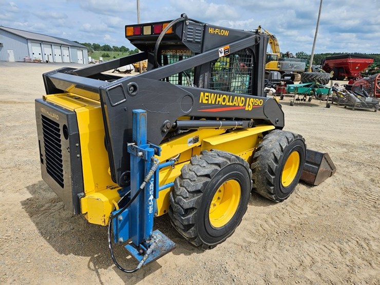 new-holland-ls190-image-5