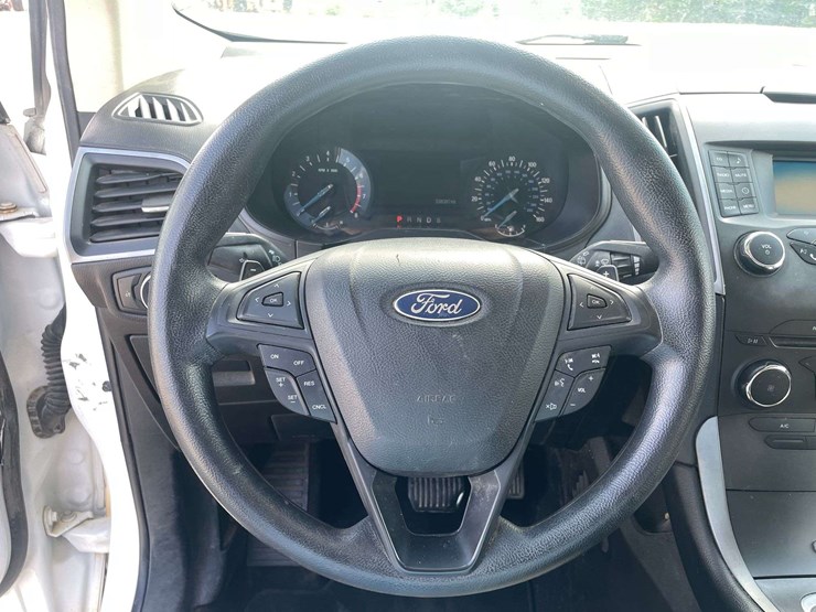2017-ford-edge-image-12