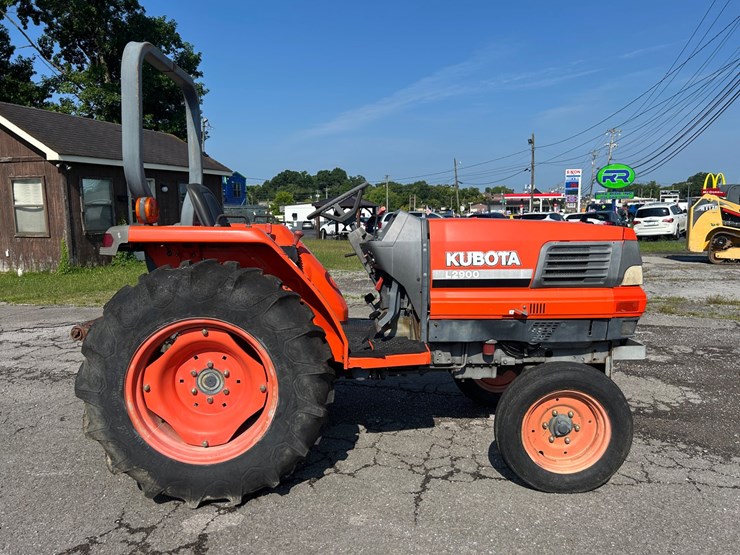 1995-kubota-l2900-image-9