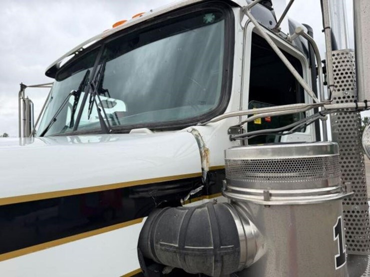 2013-kenworth-w900-image-56