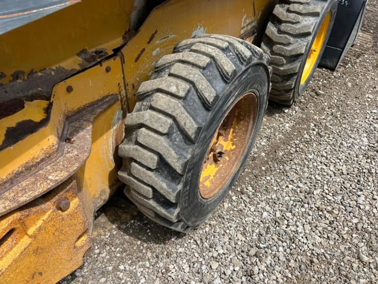 deere-318e-image-16