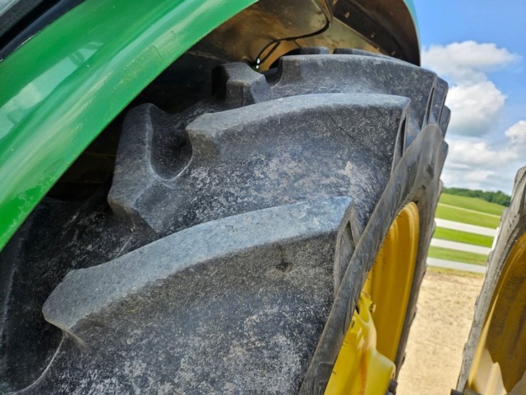john-deere-8285r-image-50