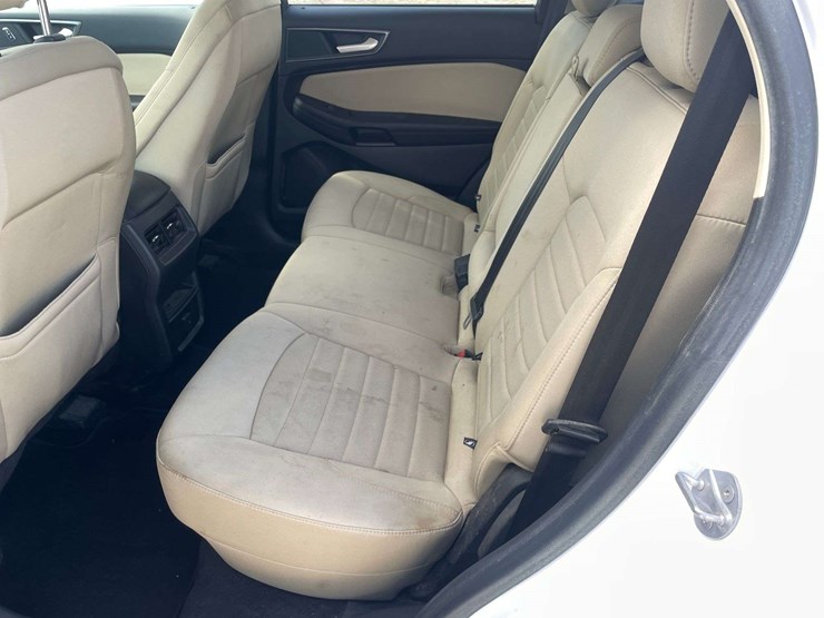 2017-ford-edge-image-14