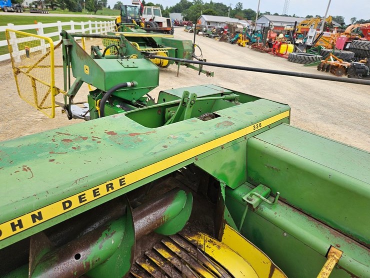 john-deere-336-image-15