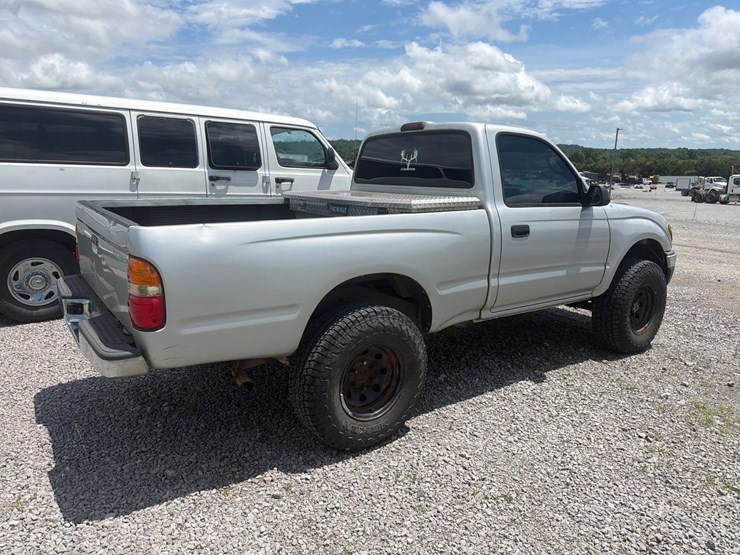 2004-toyota-tacoma-image-3