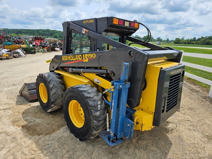 new-holland-ls190-image-3