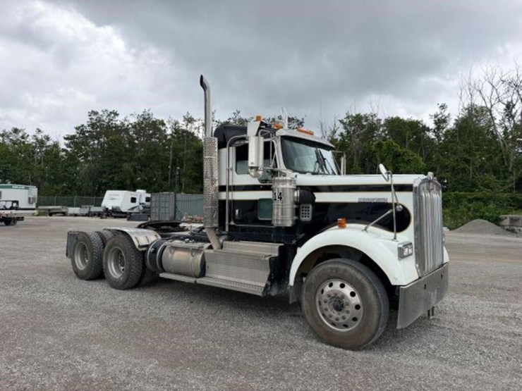 2013-kenworth-w900-image-2