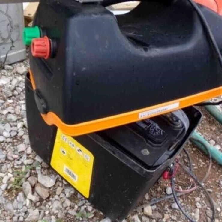 Gallagher B-300 Solar Fence Charger