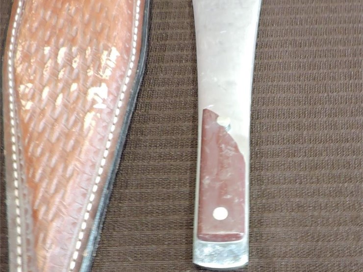 case-xx-throwing-knives-in-leather-sheath-image-3