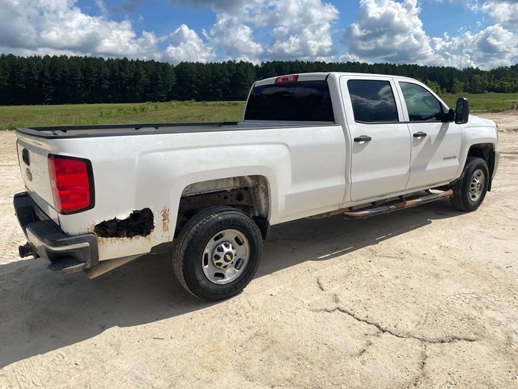 2015-chevrolet-silverado-2500-image-3