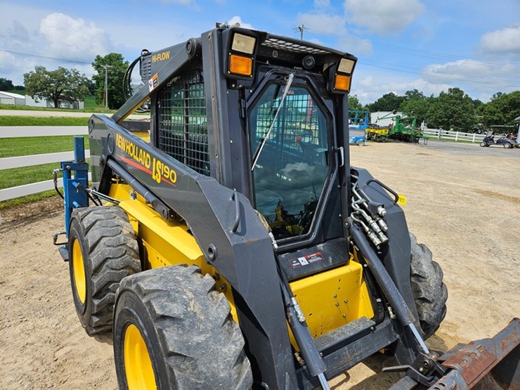 new-holland-ls190-image-34