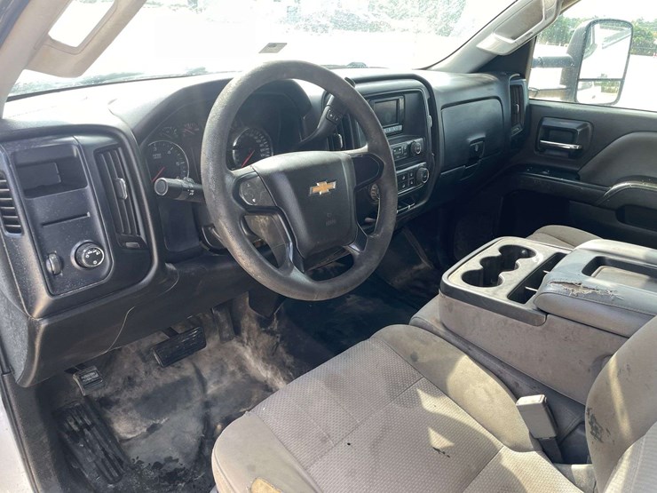 2015-chevrolet-silverado-2500-image-11