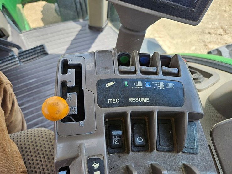 john-deere-8285r-image-37