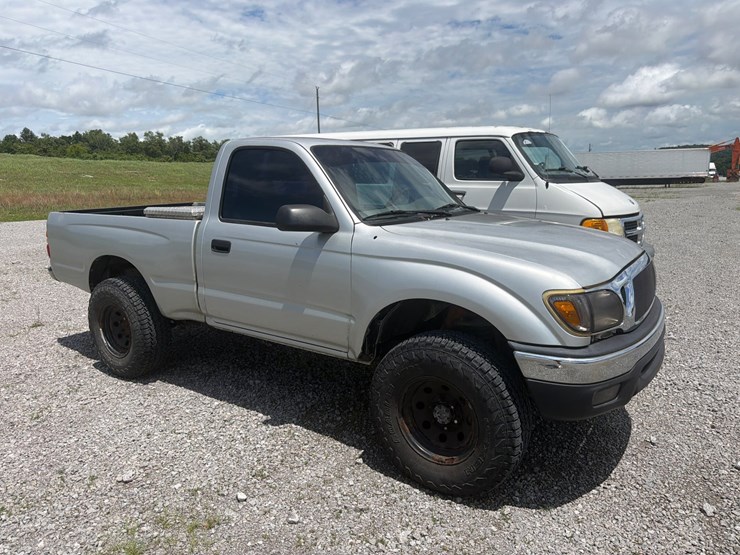 2004-toyota-tacoma-image-2