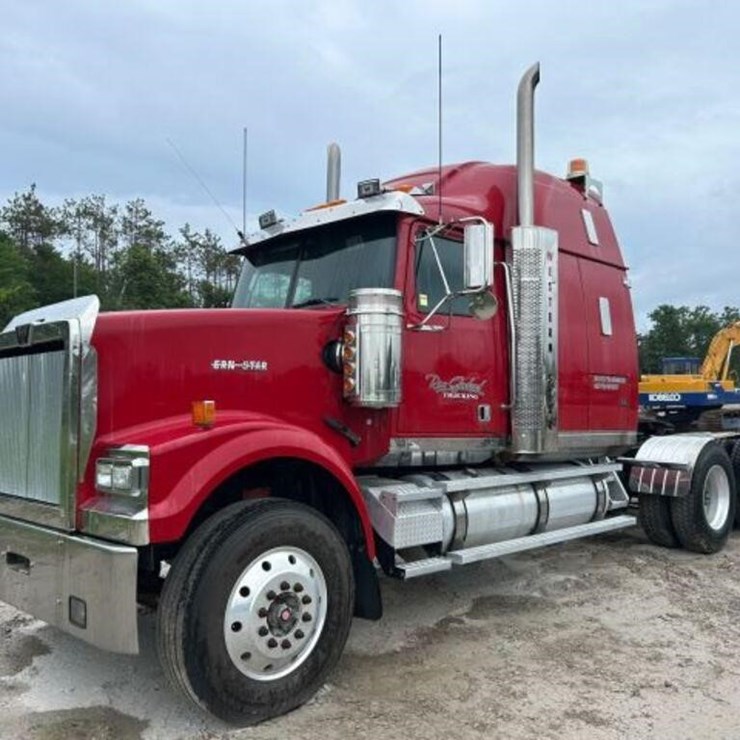 2009 WESTERN STAR 4900