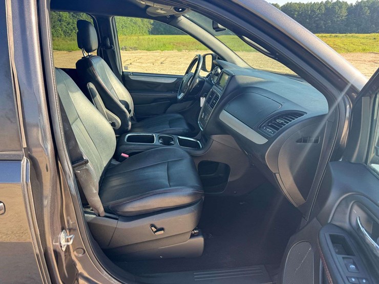 2018-dodge-grand-caravan-image-14