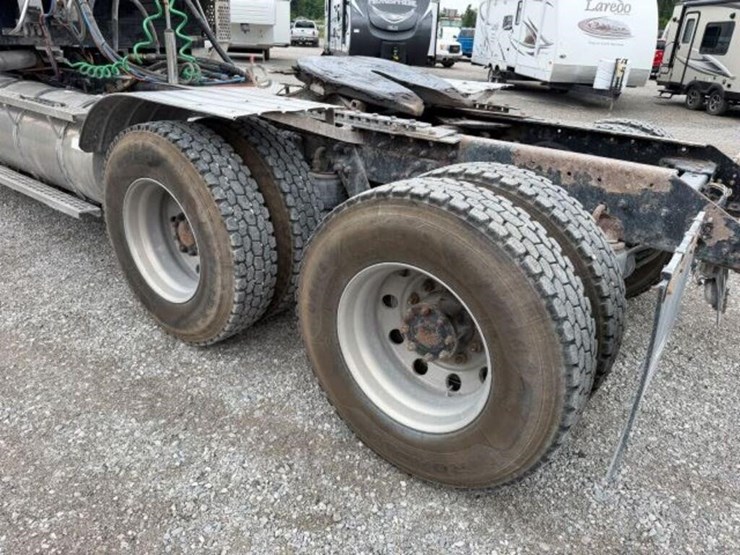 2013-kenworth-w900-image-47