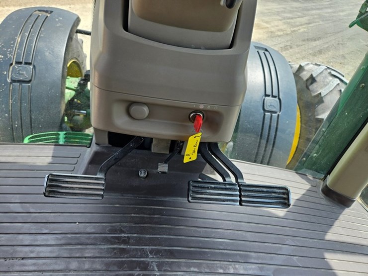 john-deere-8285r-image-29