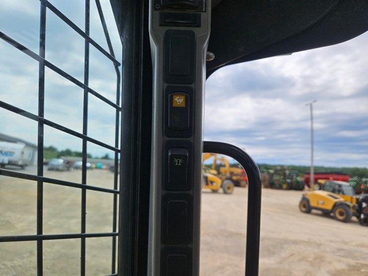 2019-case-sr210-image-28