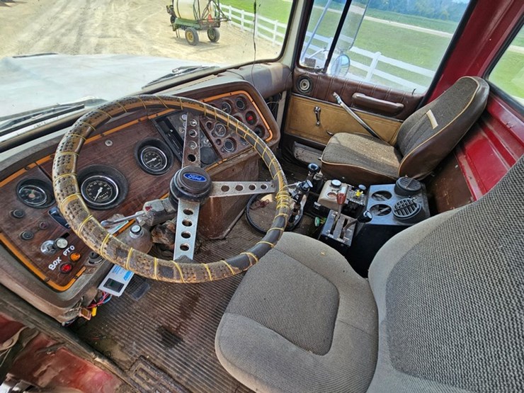 1983-ford-9000-image-64