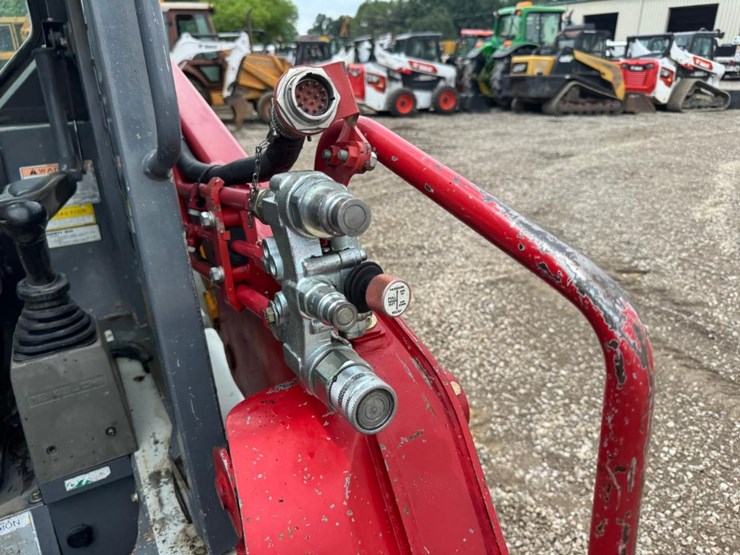 2019-takeuchi-tl8-image-12