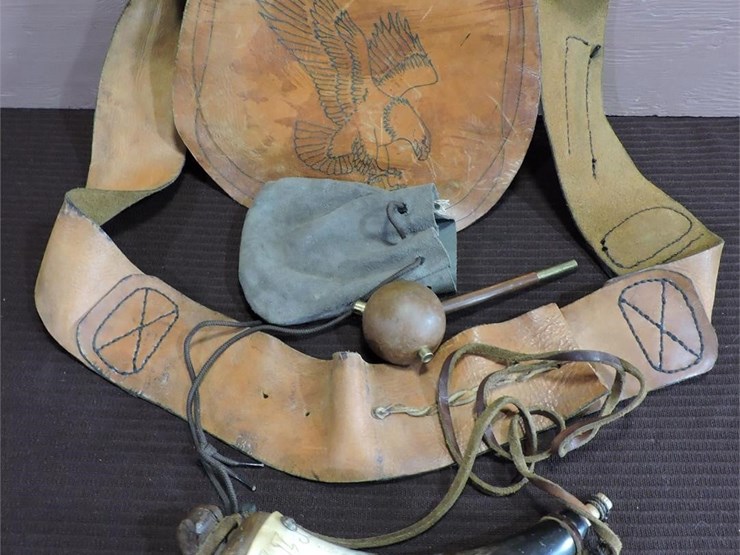 black-powder-possibles-bag-and-accessories-image-1
