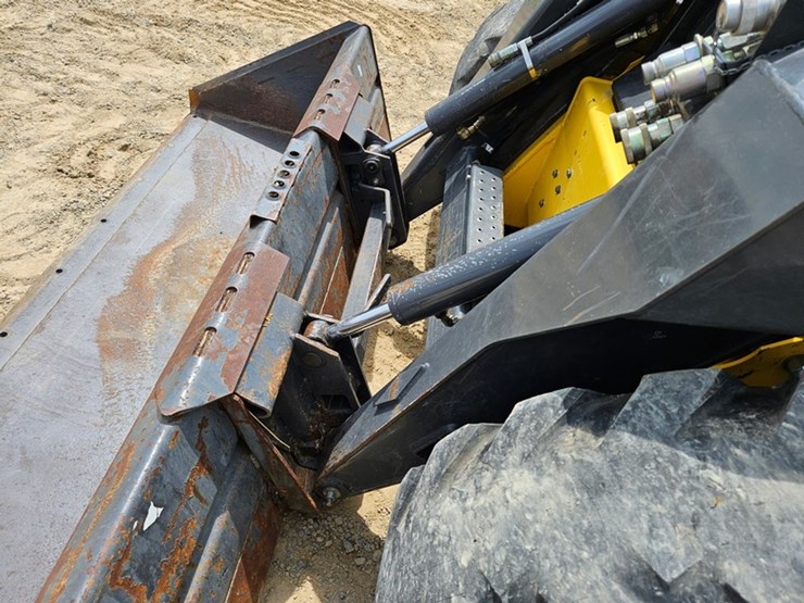 new-holland-ls190-image-10