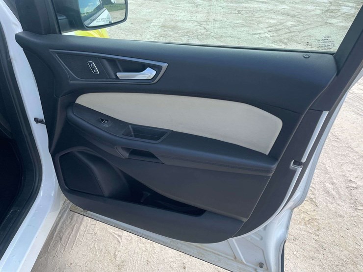 2017-ford-edge-image-17