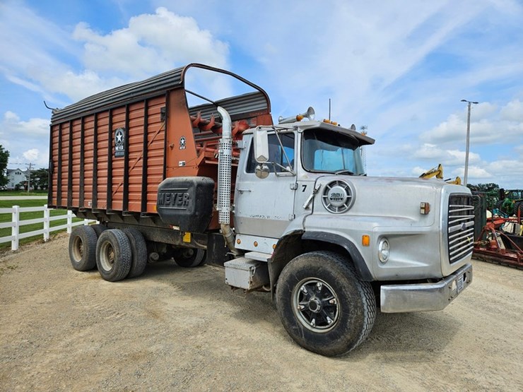 1983-ford-9000-image-7