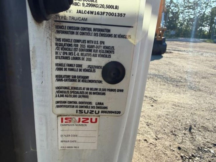 2015-isuzu-npr-image-9