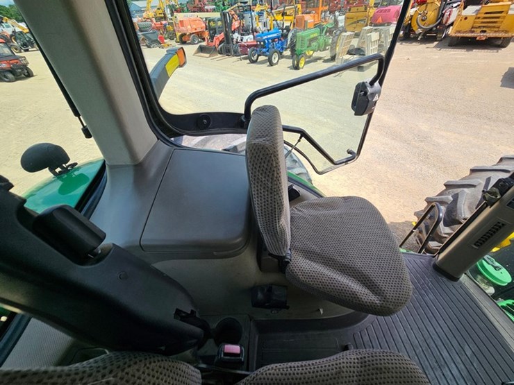 john-deere-8285r-image-33